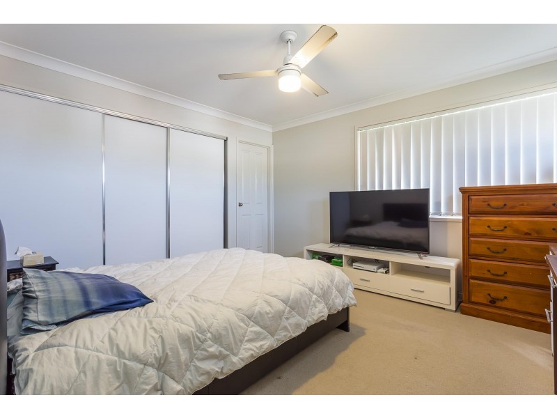 2/17 Golden Crest Pl, Bellbowrie QLD 4070