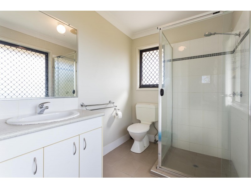 2/17 Golden Crest Pl, Bellbowrie QLD 4070