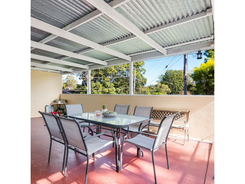 1 Dumbarton Drive, Kenmore QLD 4069