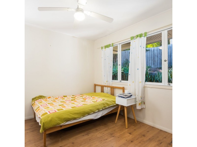 1 Dumbarton Drive, Kenmore QLD 4069