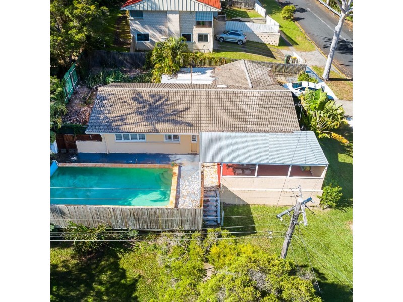 1 Dumbarton Drive, Kenmore QLD 4069