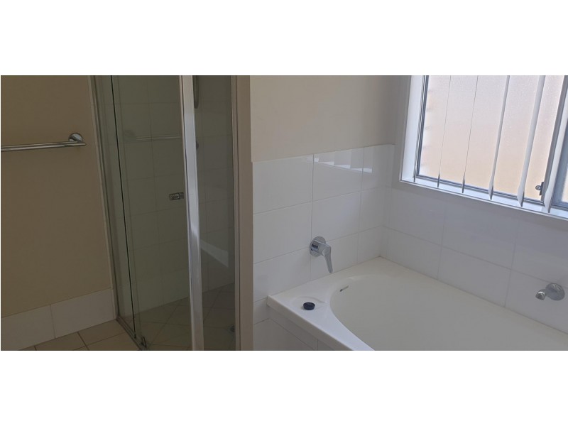 69 Vivian Hancock, North Booval QLD 4304