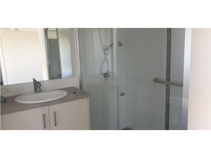 69 Vivian Hancock, North Booval QLD 4304