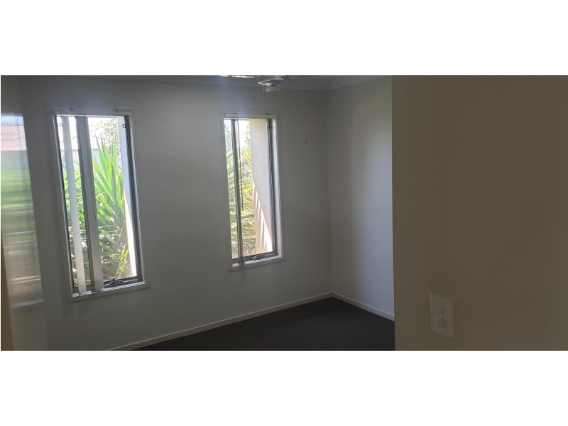 69 Vivian Hancock, North Booval QLD 4304