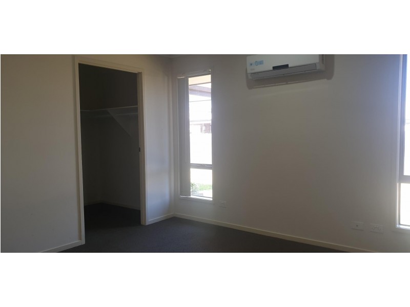 69 Vivian Hancock, North Booval QLD 4304