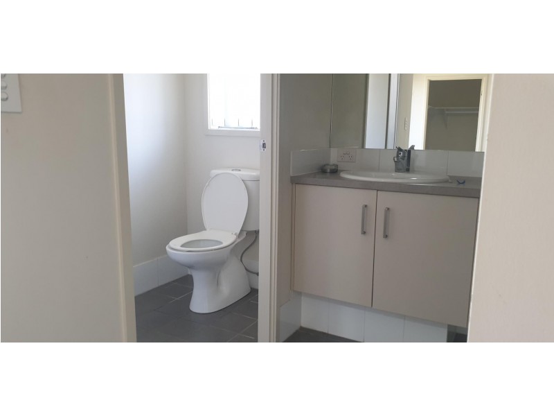 69 Vivian Hancock, North Booval QLD 4304