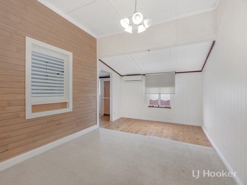 4 Williams Street East, Woodend QLD 4305