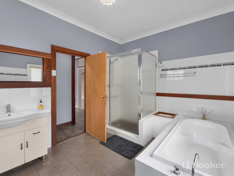 4 Williams Street East, Woodend QLD 4305