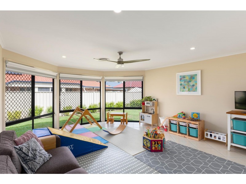 111 Lakeside Avenue, Springfield Lakes QLD 4300