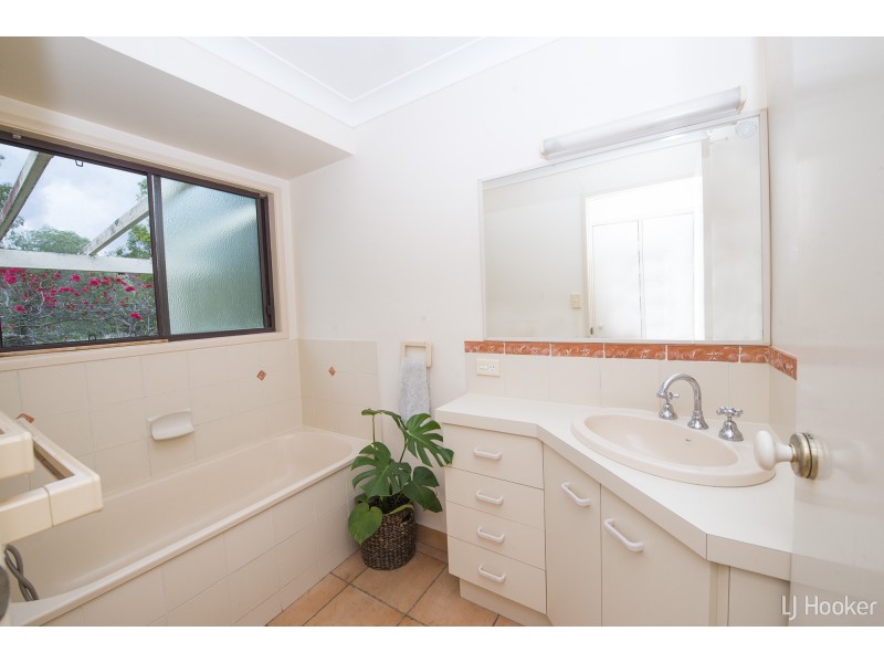 26 Wisteria Street, Walloon QLD 4306