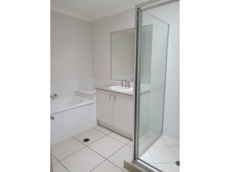 2 Claydon Place, Rosewood QLD 4340