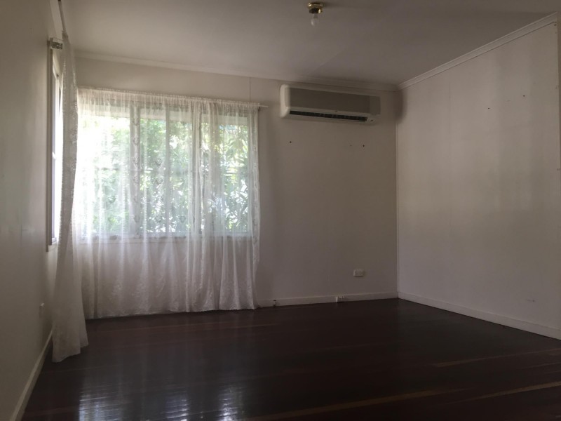 17 Flinders Drive, Leichhardt QLD 4305