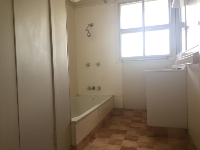 17 Flinders Drive, Leichhardt QLD 4305