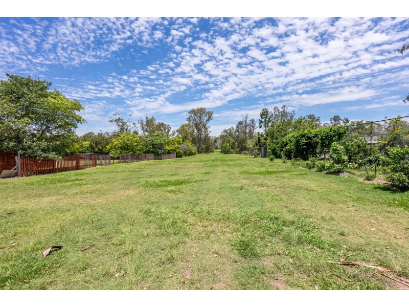 4 Sellars Street, Karana Downs QLD 4306