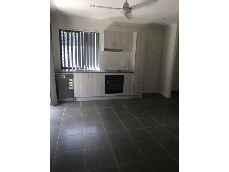 2/10 Gooloowan Circuit, Brassall QLD 4305