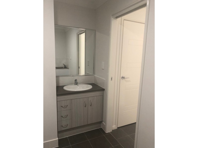 2/10 Gooloowan Circuit, Brassall QLD 4305