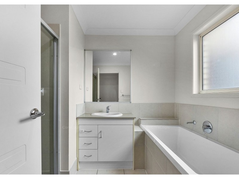 8 Lukin Court, Brassall QLD 4305