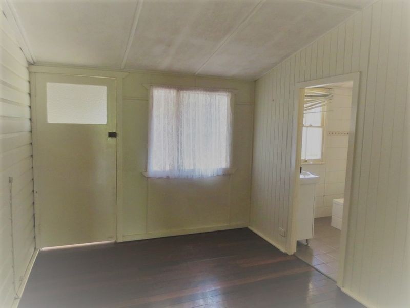 19 Moffatt Street, Ipswich QLD 4305