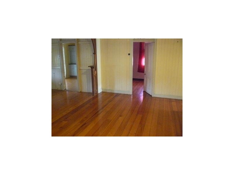 2 Elizabeth Street, Bundamba QLD 4304