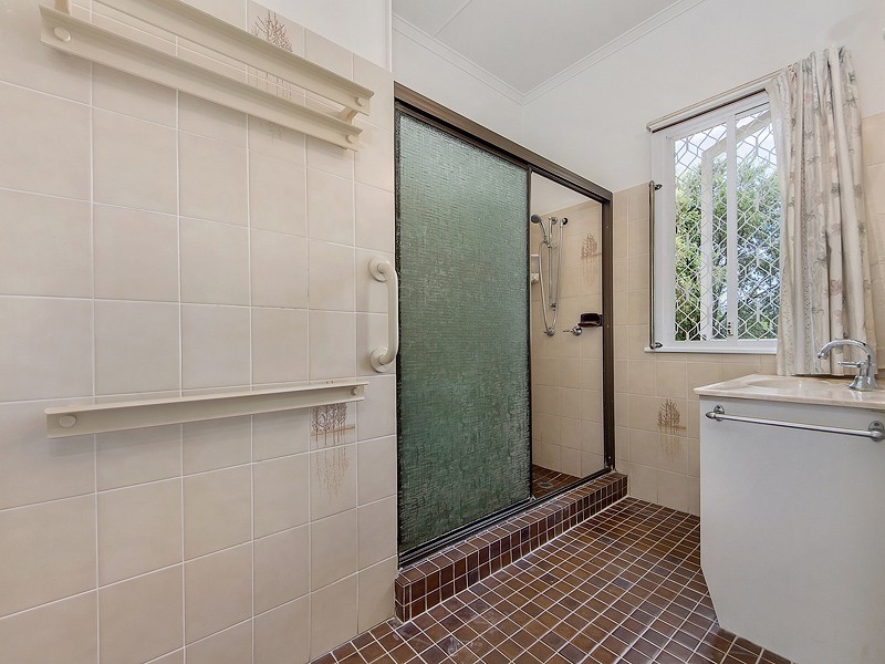 8 Raymond Street, North Ipswich QLD 4305