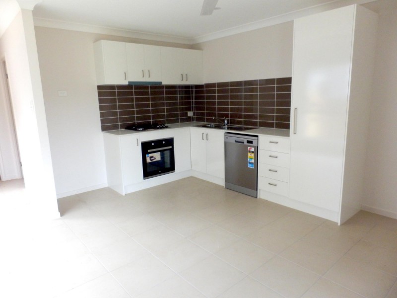 2/30 Willow Road, Redbank Plains QLD 4301