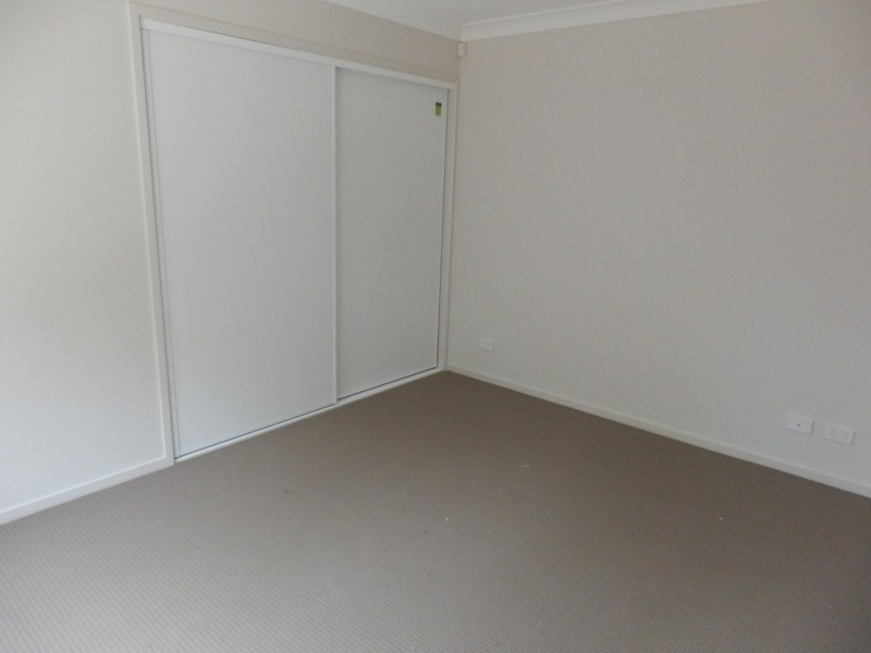 2/30 Willow Road, Redbank Plains QLD 4301