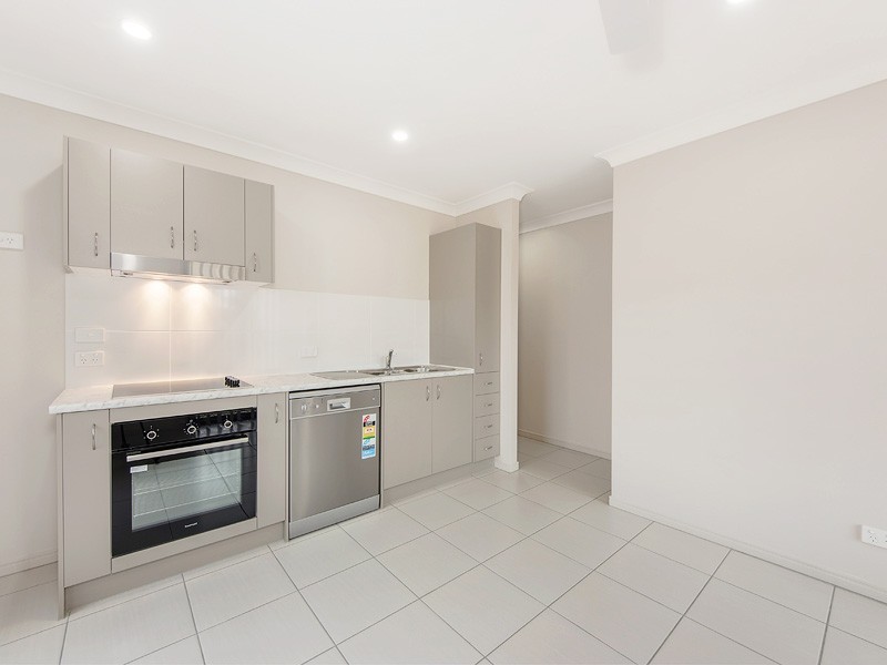 2/4 Matthias Way, Leichhardt QLD 4305