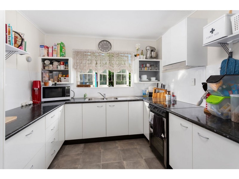 36a Dwyer Street, Silkstone QLD 4304