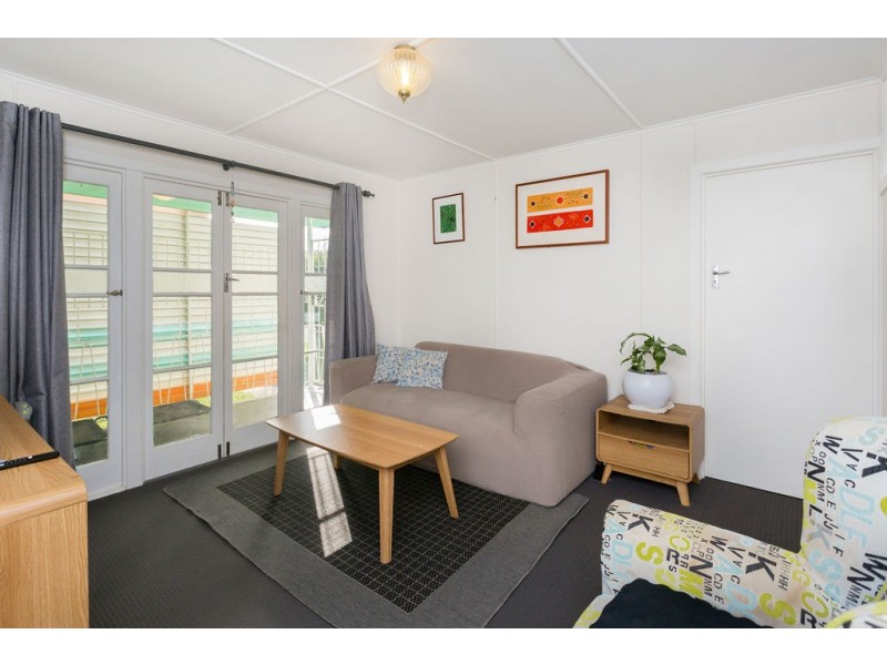 36a Dwyer Street, Silkstone QLD 4304