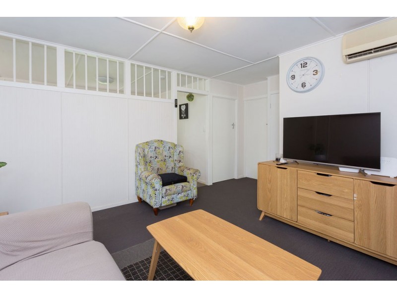 36a Dwyer Street, Silkstone QLD 4304