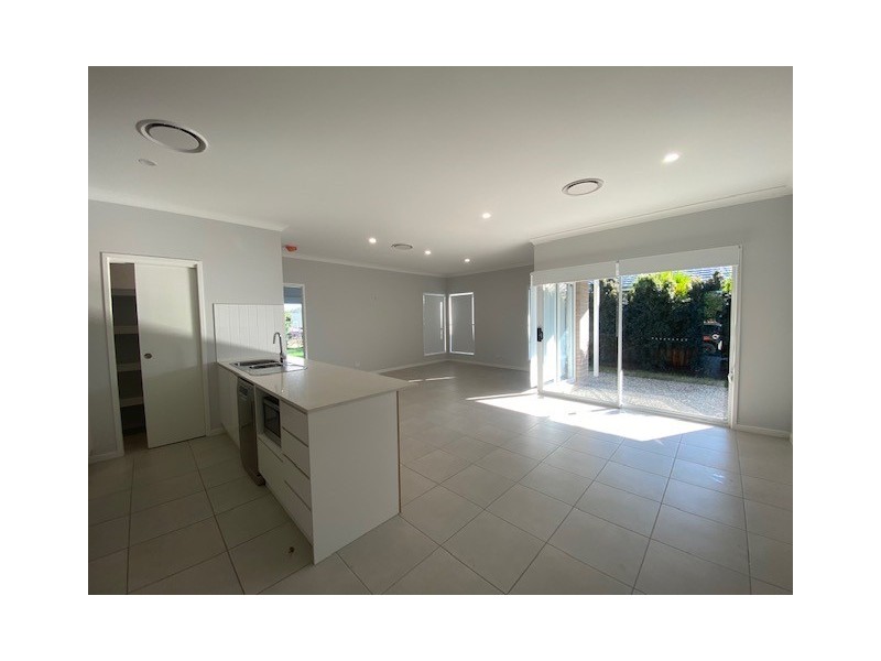 55 John Street, Walloon QLD 4306