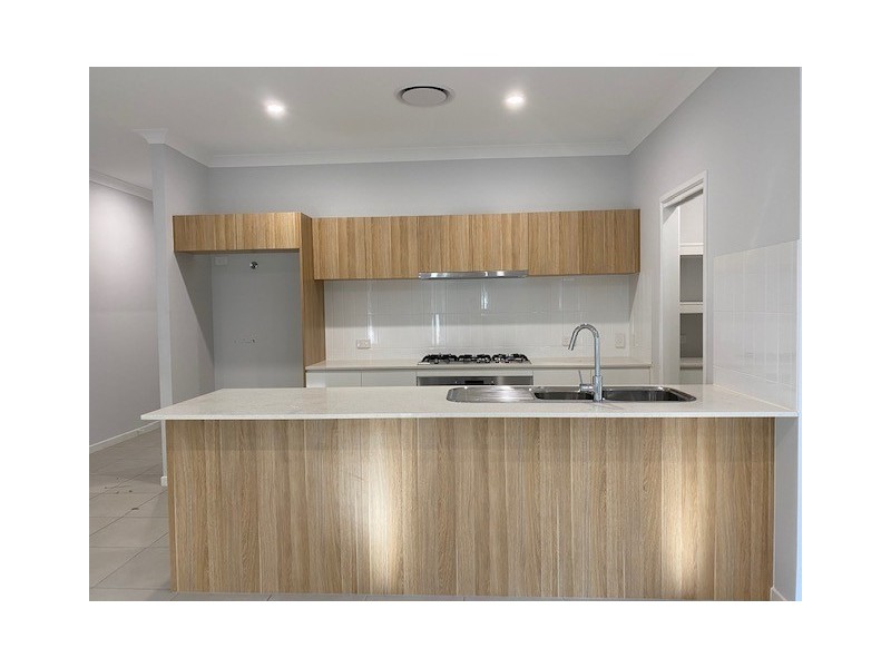 55 John Street, Walloon QLD 4306