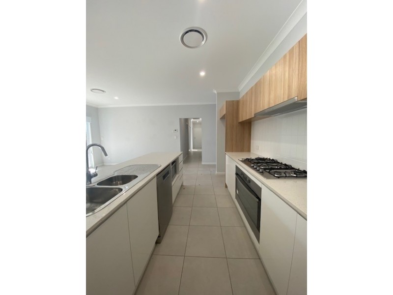 55 John Street, Walloon QLD 4306