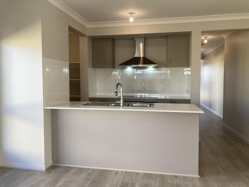 8 Highfield St, Bundamba QLD 4304