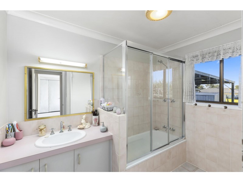 24 Queen Street, Harrisville QLD 4307