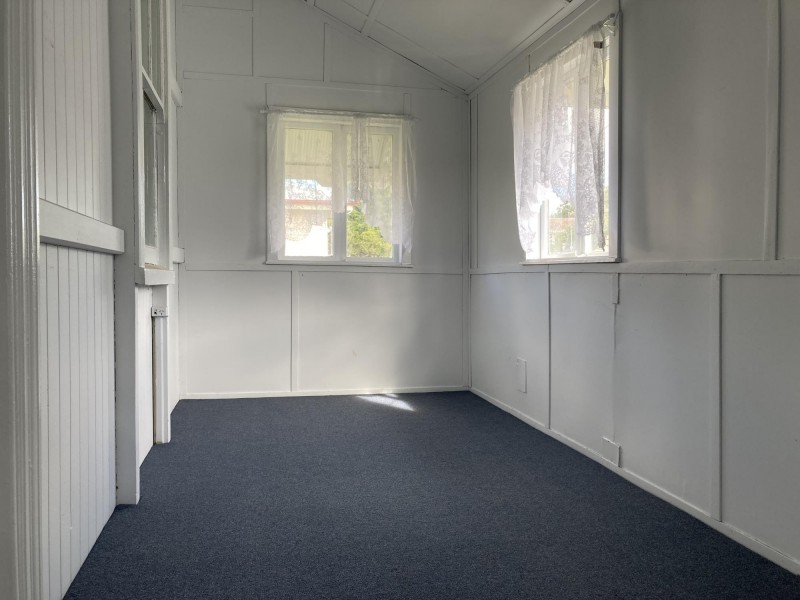 96 South Station Road, Silkstone QLD 4304