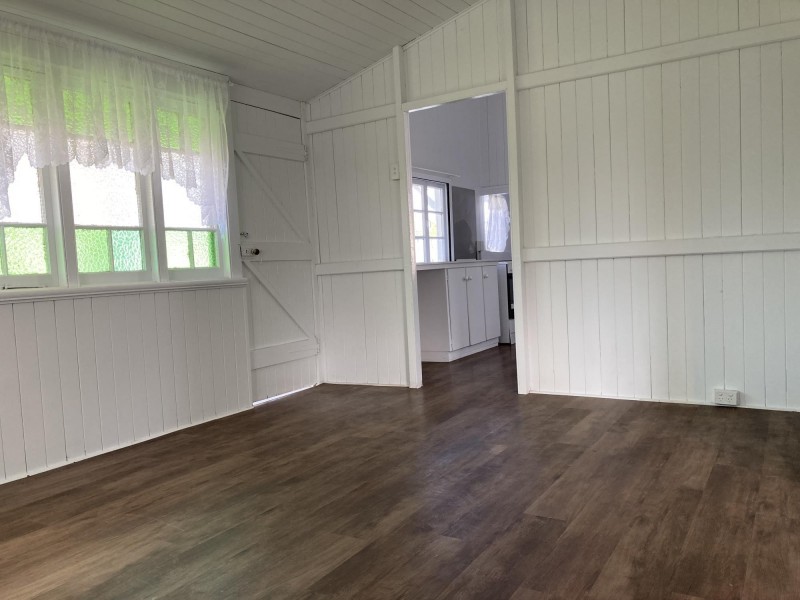 96 South Station Road, Silkstone QLD 4304