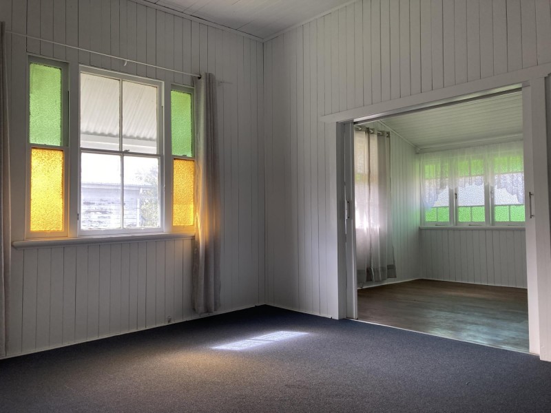 96 South Station Road, Silkstone QLD 4304