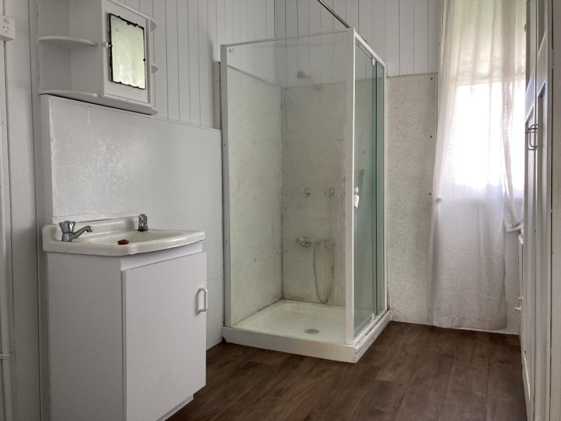 96 South Station Road, Silkstone QLD 4304