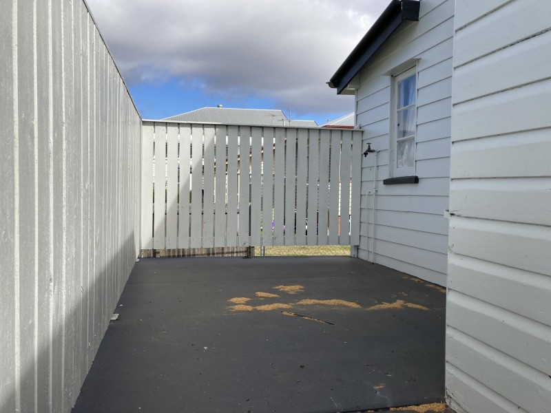 96 South Station Road, Silkstone QLD 4304