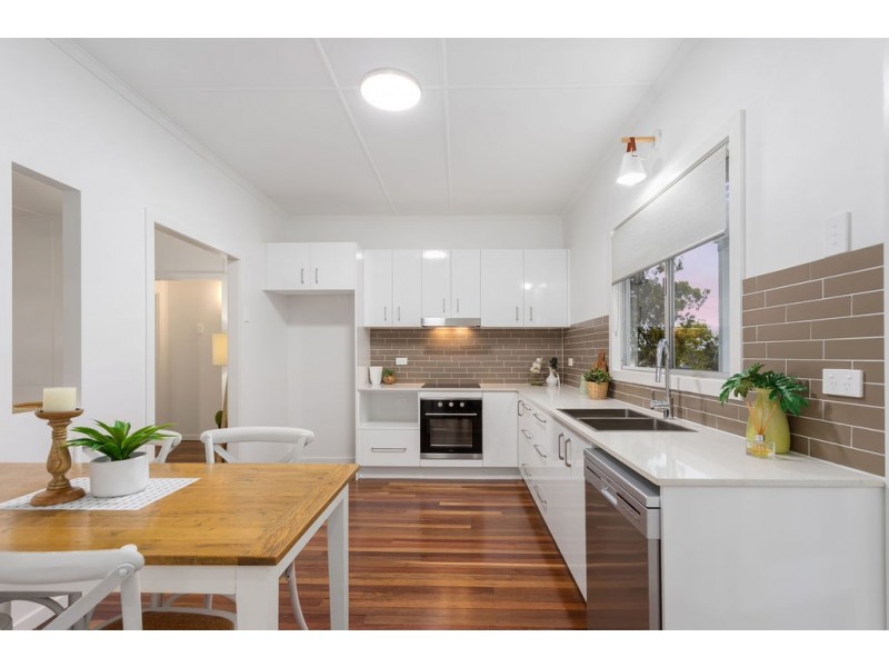 21 Lauriston Street, Eastern Heights QLD 4305