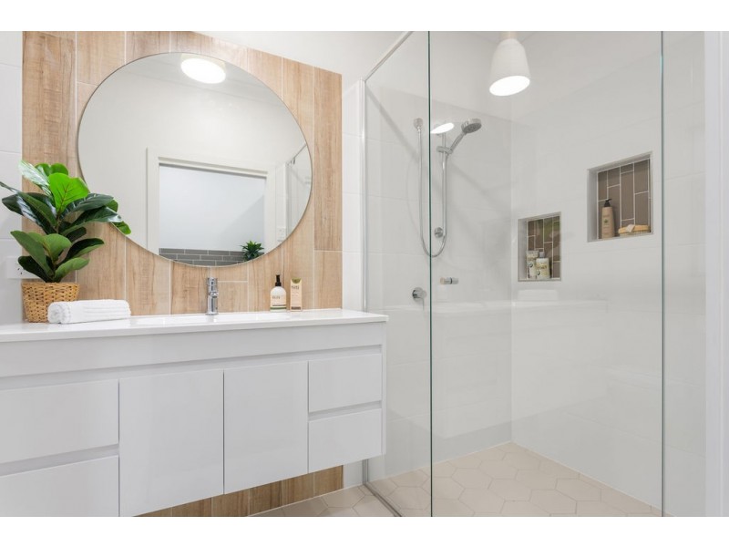 21 Lauriston Street, Eastern Heights QLD 4305
