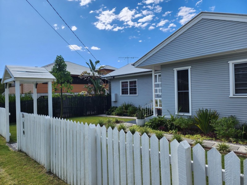 2A Sinclair St, Newtown QLD 4305