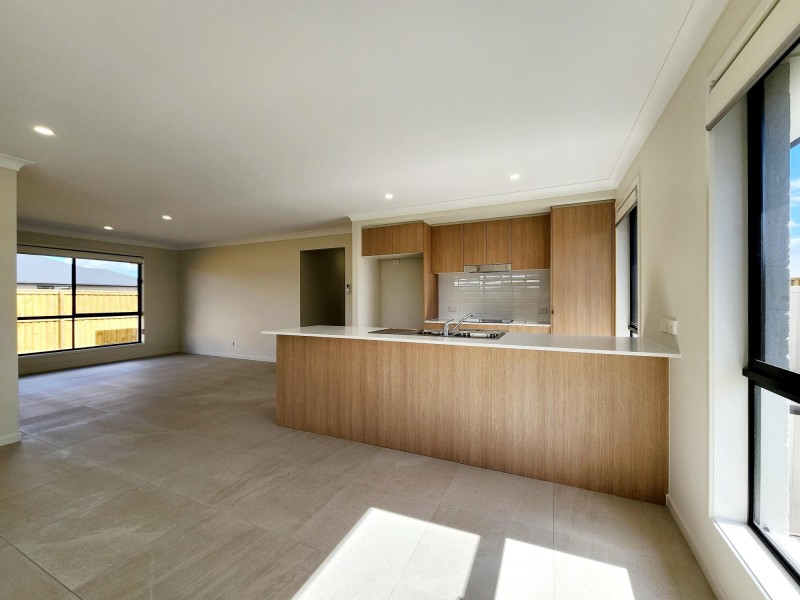 4 Wilfred Street, Walloon QLD 4306