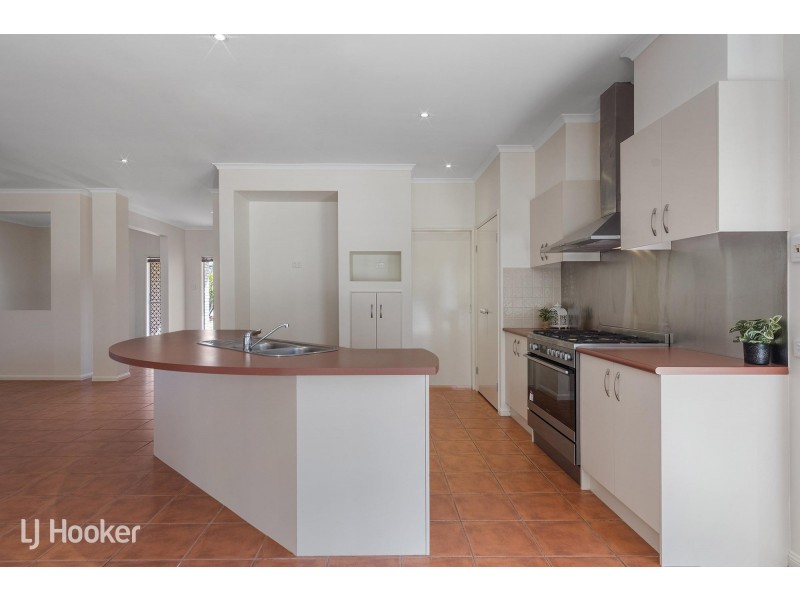 8 Mellor Place, Brassall QLD 4305