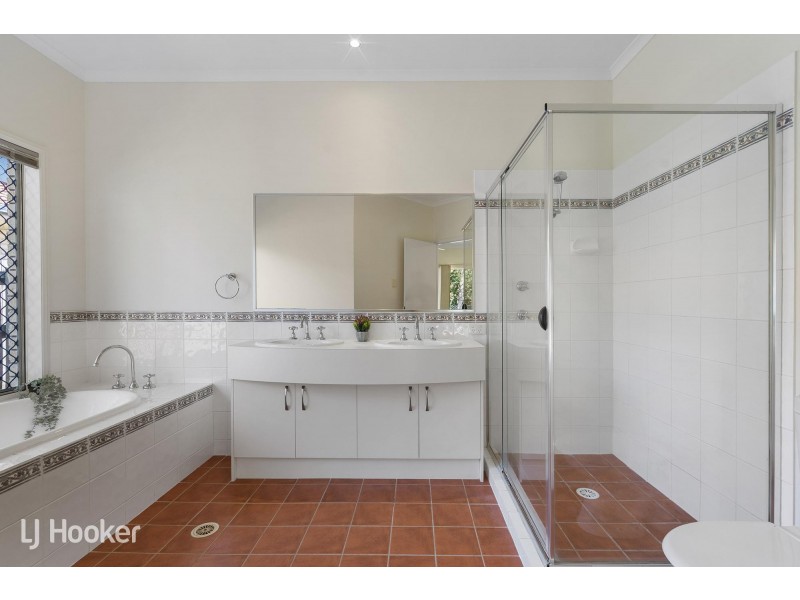 8 Mellor Place, Brassall QLD 4305