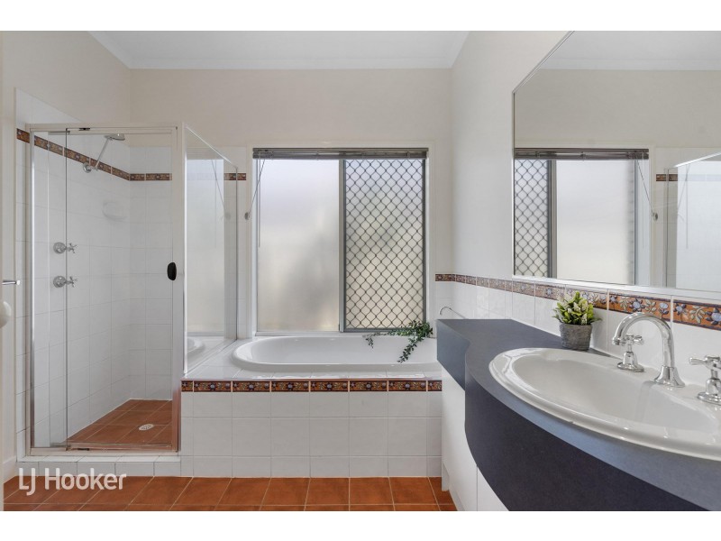 8 Mellor Place, Brassall QLD 4305