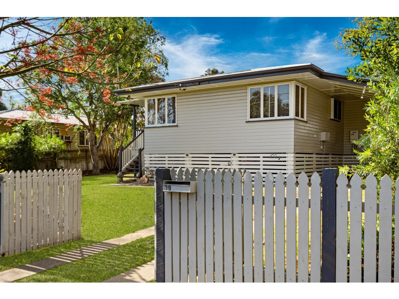 39 Maenporth Street, Leichhardt QLD 4305