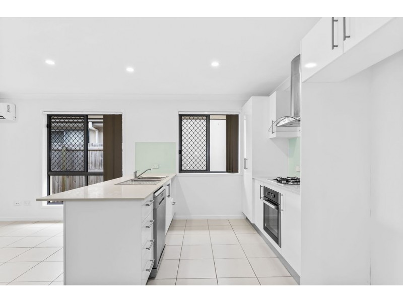 16 Meadows Circuit, Bellbird Park QLD 4300