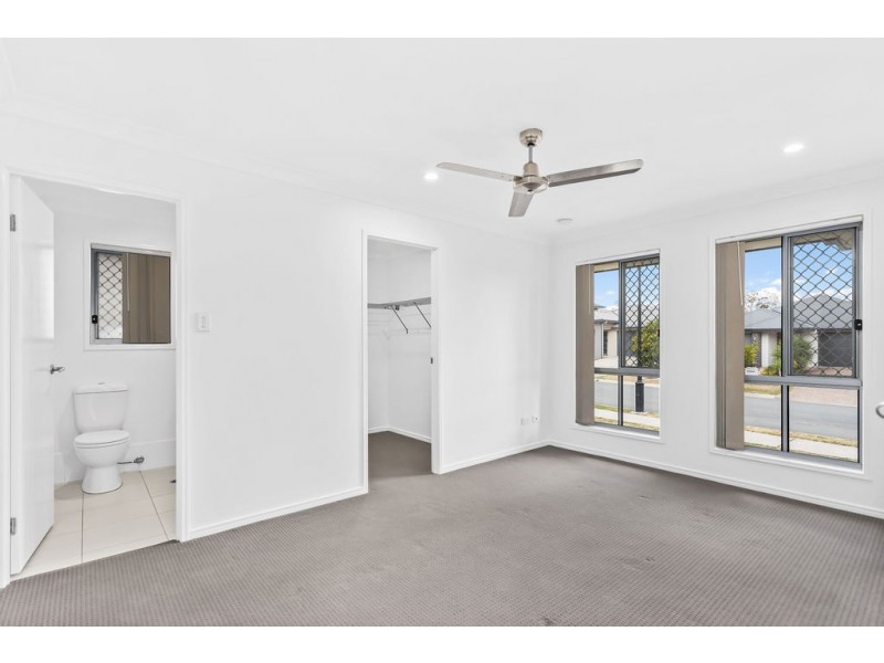 16 Meadows Circuit, Bellbird Park QLD 4300